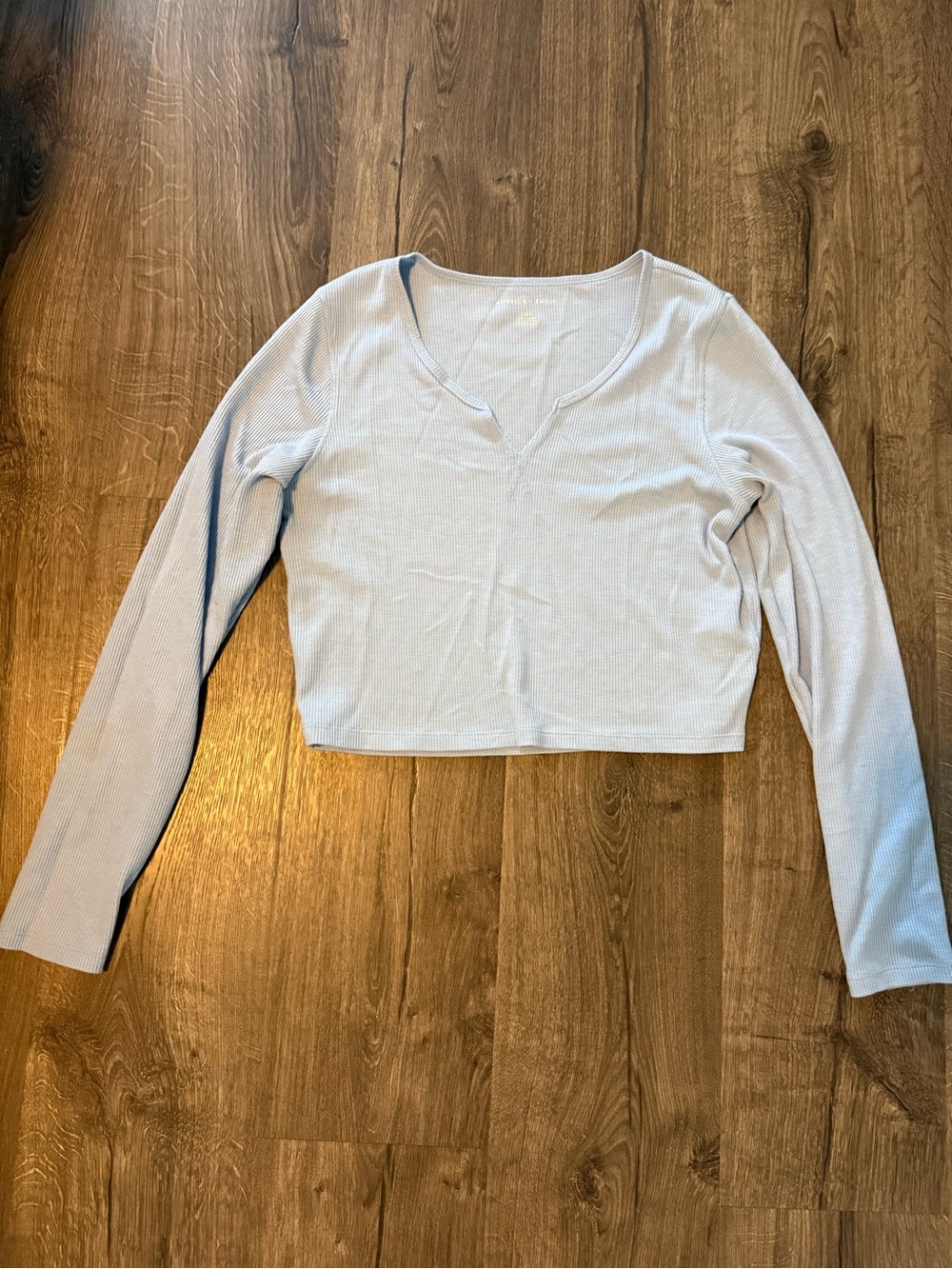 Light Blue Women's Long Sleeve V-Neck Cropped Top american eagle size large